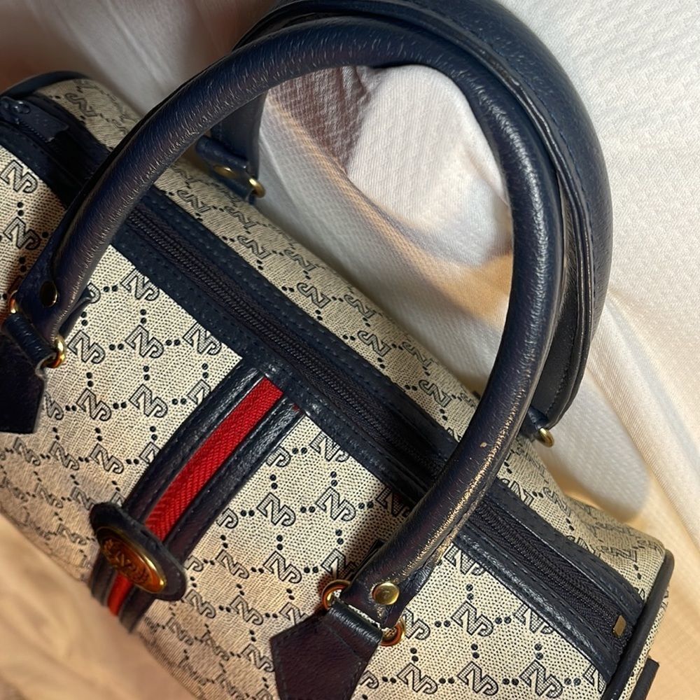 VINTAGE Logo Handbag 👜 - Picture 7 of 10